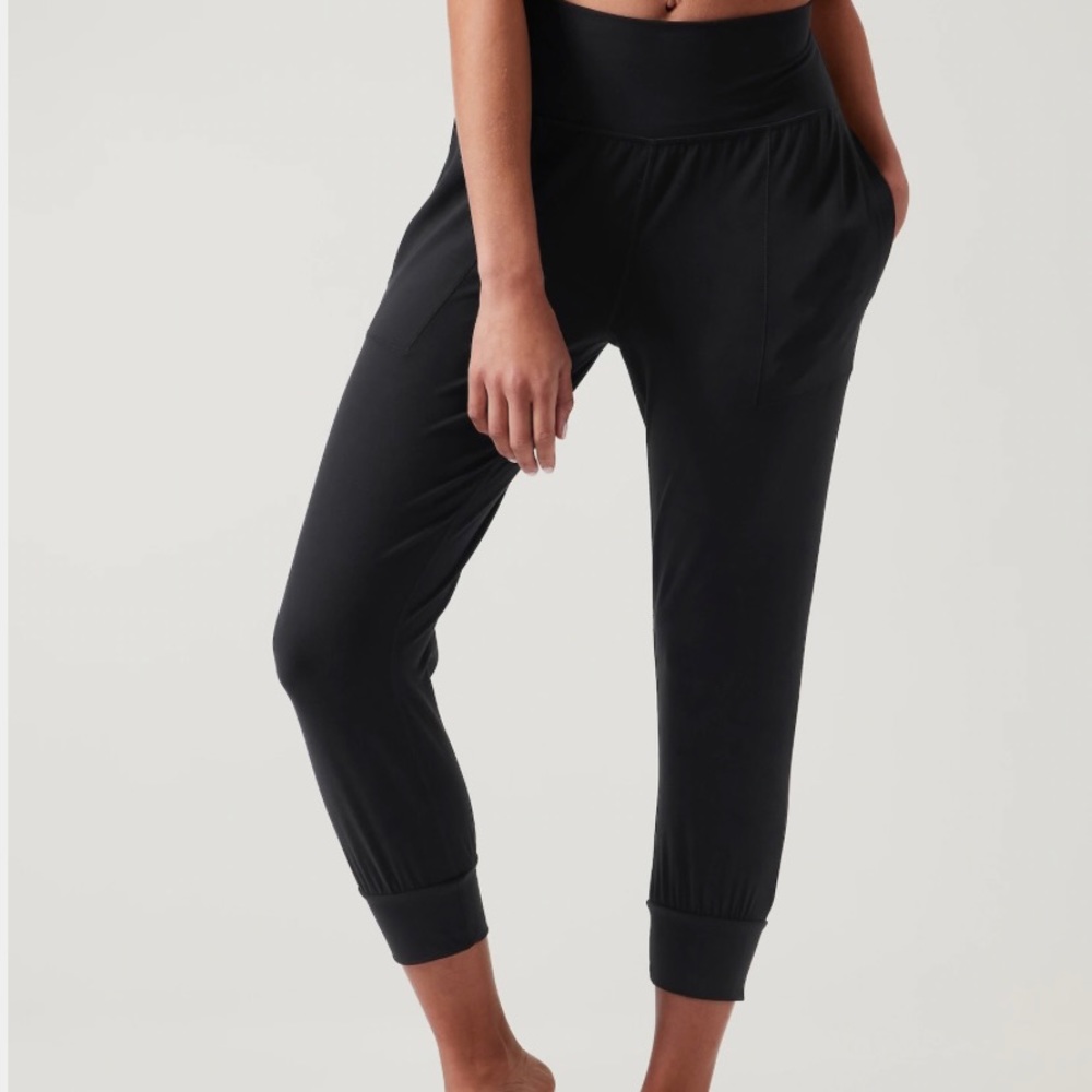 Athleta Salutation Crop Jogger